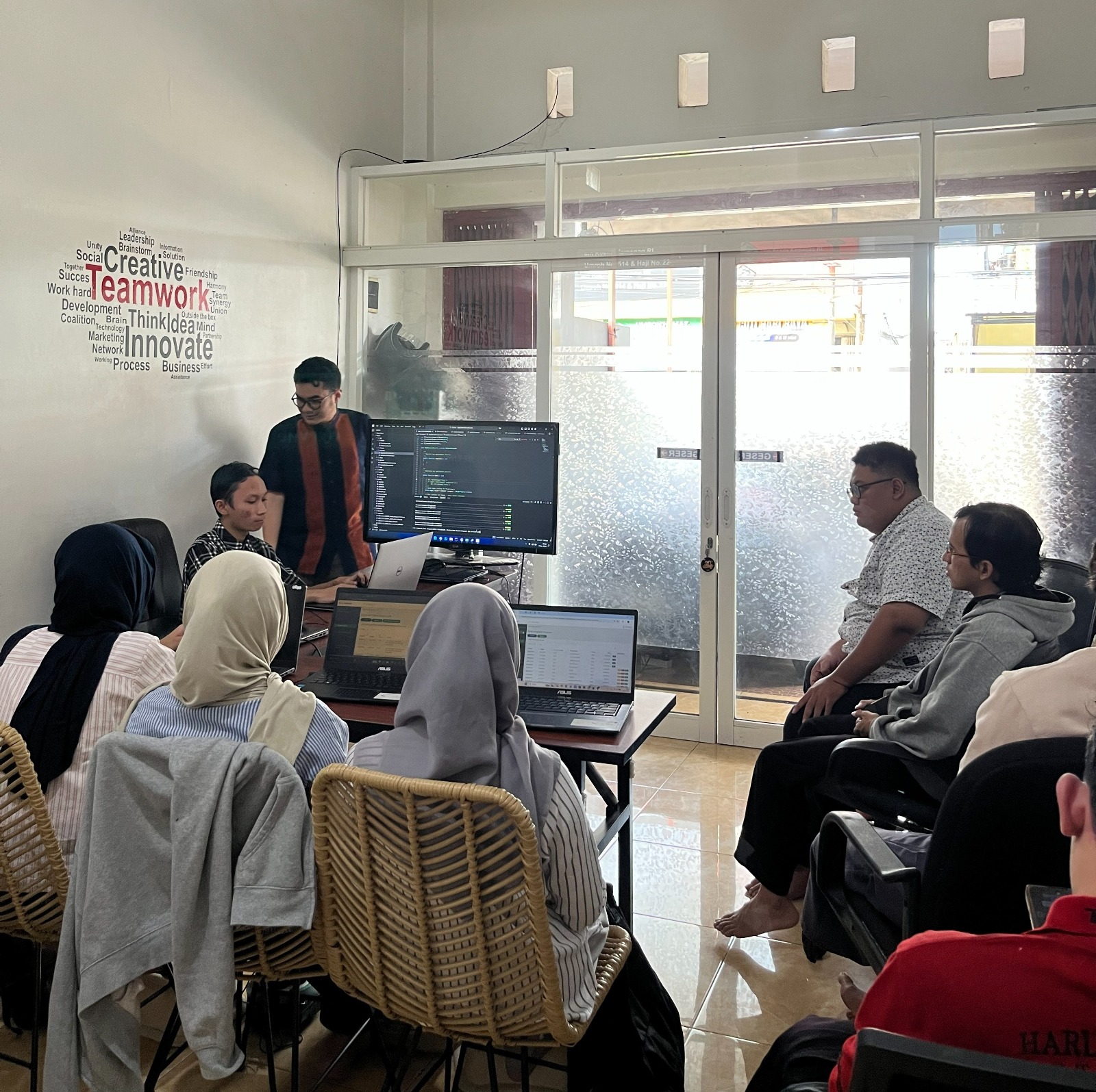 Mitra Strategis untuk Sistem Keuangan Bisnis Anda